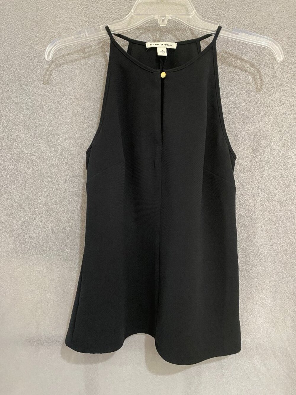 Banana Republic Black Crepe Sleeveless Blouse Top Size 2 Gold Button